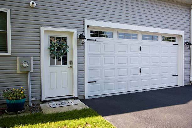 24/7 Emergency Garage Door Panel Replacement experts in Saline County County, NE